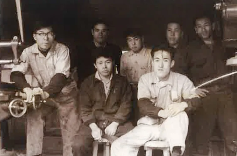 1956年社員数は10名を超える。